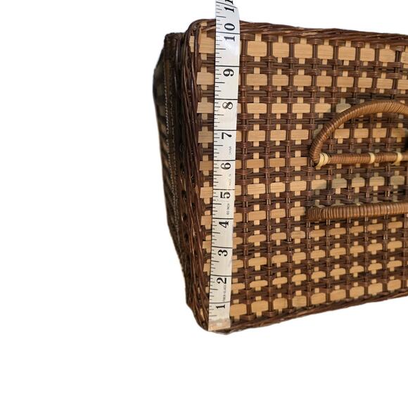 Vintage Wicker Picnic Basket w Lid Handles Red Gingham Liner 2 Woven Plates 12" - Picture 9 of 14